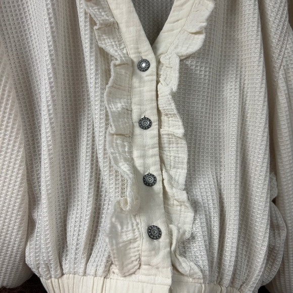 NWOT POL cream color waffle‎ knit ruffle button cropped blouse in size medium. - Picture 2 of 5